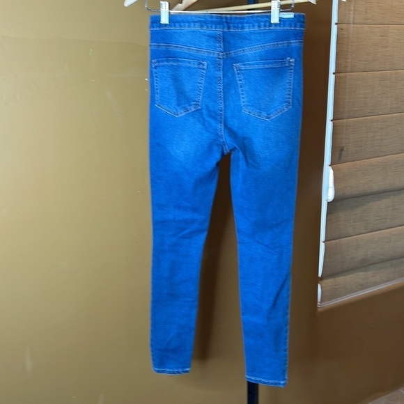 Almost Famous Juniors' High-Rise Destructed Skinny Jeans Size 3 - Picture 8 of 11